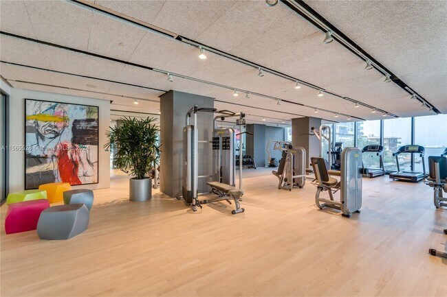 Foto del edificio - 460 NE 28th St