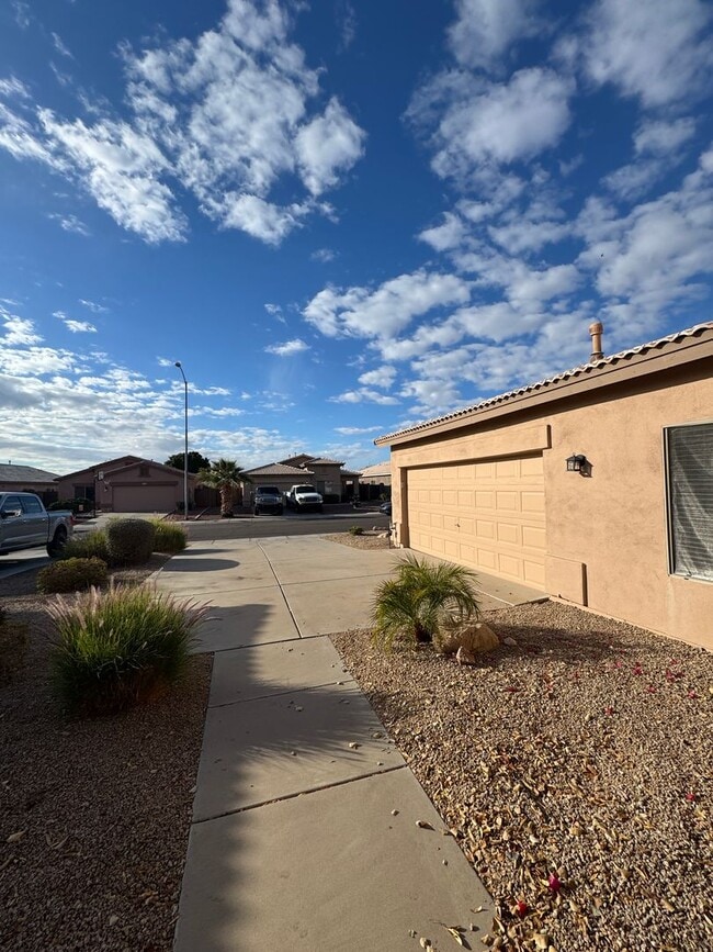 Building Photo - 9450 W Quail Ave