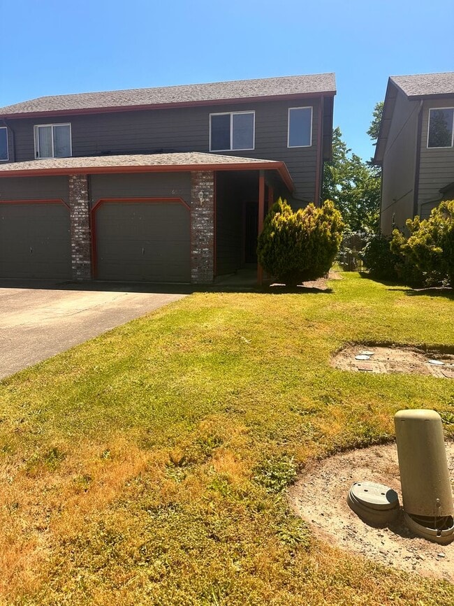 Photo - Large 2-story Duplex ~ 3 Bed / 1.5 Bath Apartment