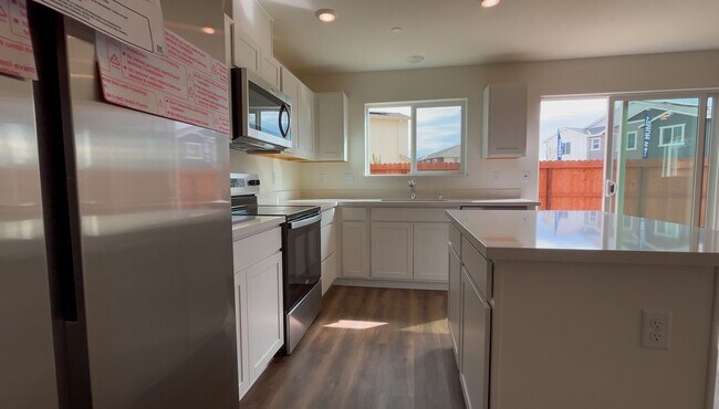 Foto del edificio - NEW BUILD HOME - Comfortable Living in a New Redding Neighborhood
