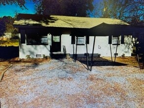 Building Photo - 390 Stewart Cir