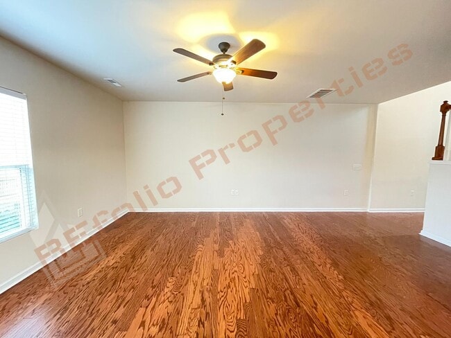 Building Photo - Beautiful 3 Bedroom, 2.5 Bathroom Townhome...