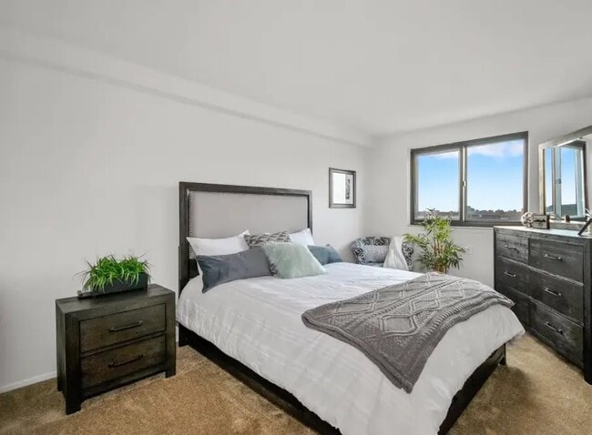 Foto del edificio - 7800 E Jefferson Ave