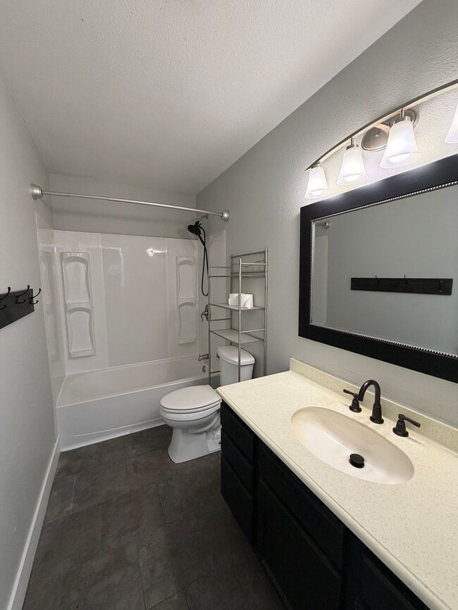 Building Photo - Cozy Home for Rent