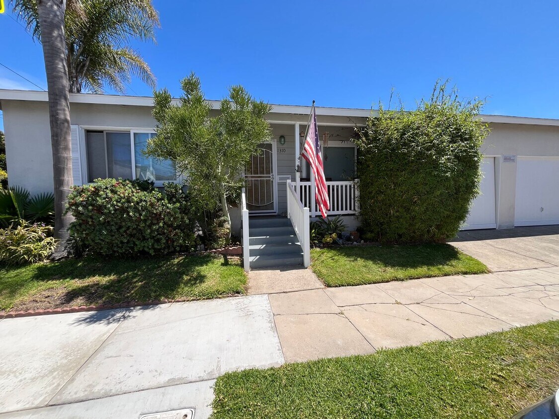 Foto principal - 2 bedroom- Located only 6 blocks to the be...