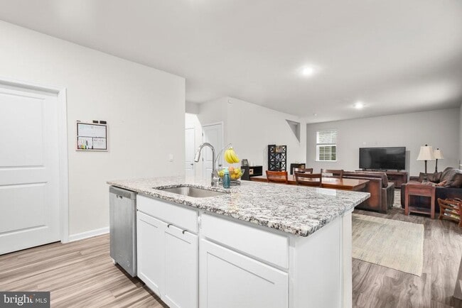 Building Photo - 141 Livingwood Ct