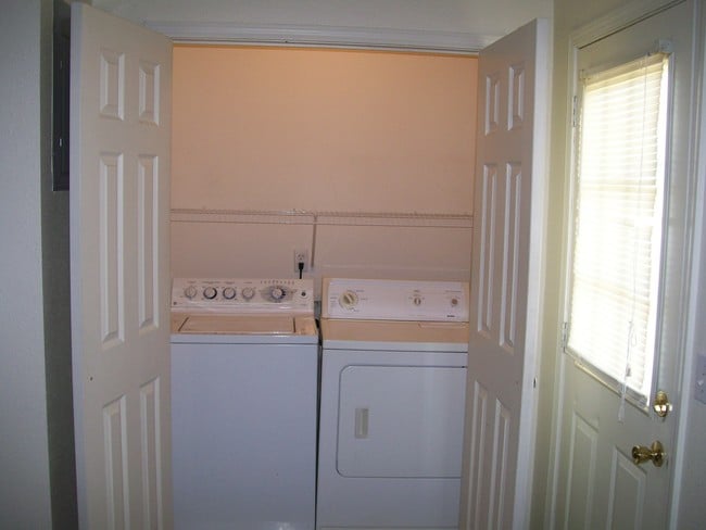 Building Photo - 1724 Brooklyn Dr