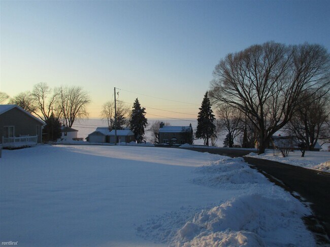Foto del edificio - 2 br, 1.5 bath Duplex - 2792 Nicolet Dr