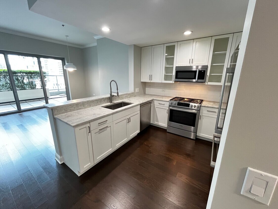 Turnkey Luxury 2BR Residence | Fully Renovated | Garage Parking | Prime Downtown River North / St... - Turnkey Luxury 2BR Residence | Fully Renovated | Garage Parking | Prime Downtown River North / St...