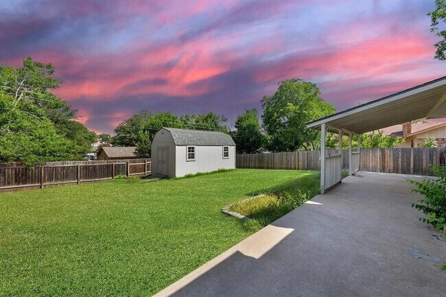Foto del edificio - 513 Oat Meadow Dr