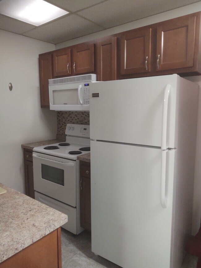 Cocina - 604 S Shabbona St