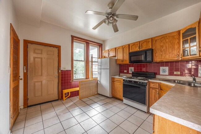 Foto del edificio - 2842 W Augusta Blvd