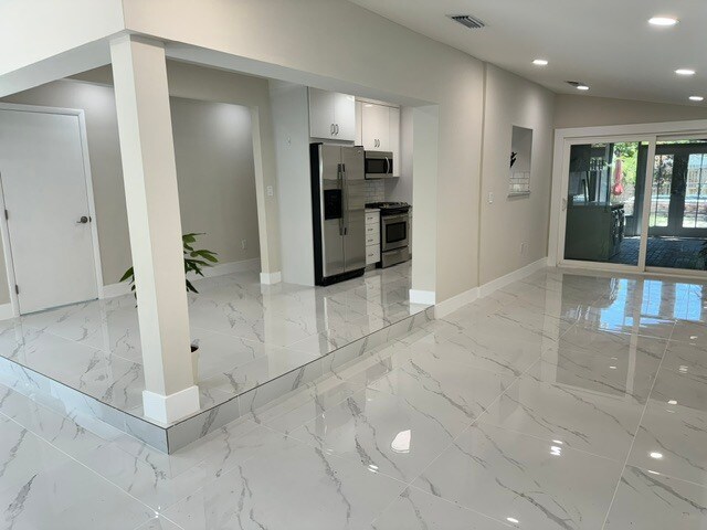 Foto del edificio - 1140 NE 183rd St