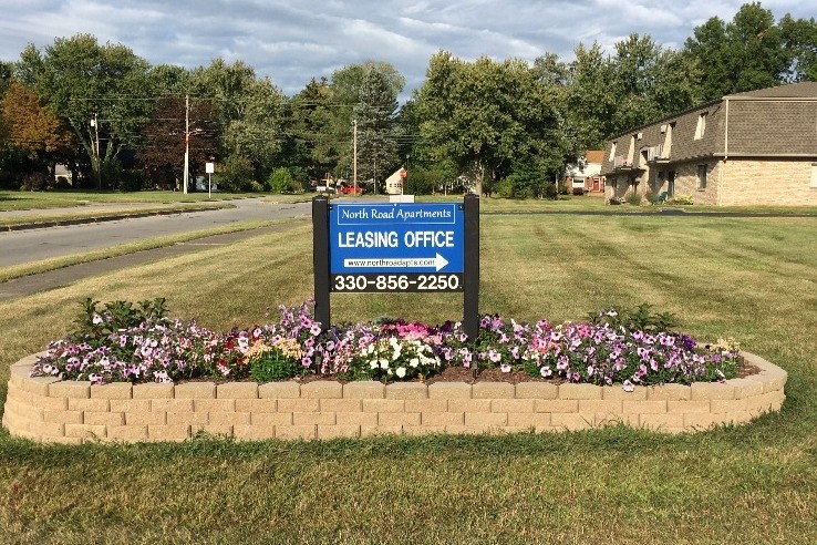 Front yard of North Road Apartments - North Road Apartments