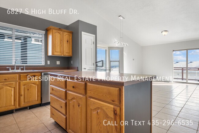 Foto del edificio - 6827 S High Bluff Dr