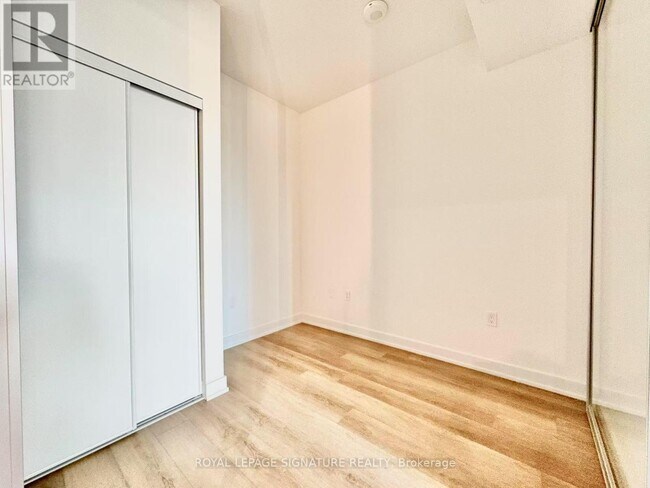 Photo du bâtiment - 117 Broadway Ave
