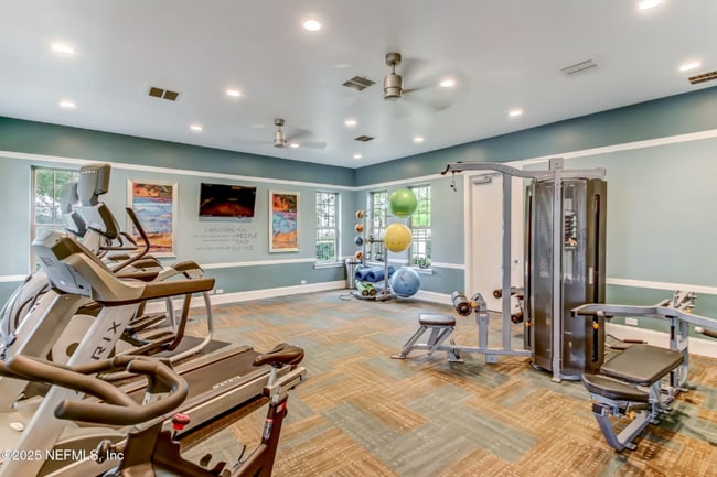 Foto del edificio - 7041 Beauhaven Ct