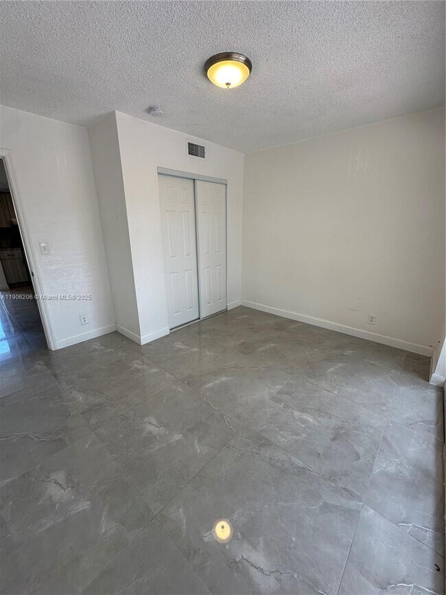 Foto del edificio - 3901 NW 9th Ave