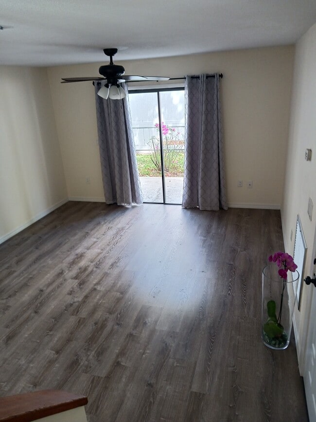 Building Photo - 3573 Raintree Cir