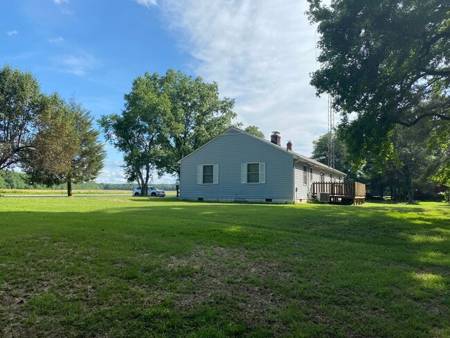 Building Photo - Hardwood Floors and Open Floor plan