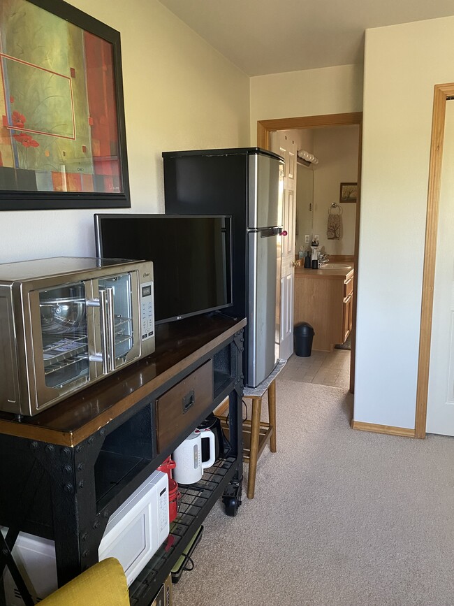 Studio kitchenette - 902 Golden Pheasant Dr