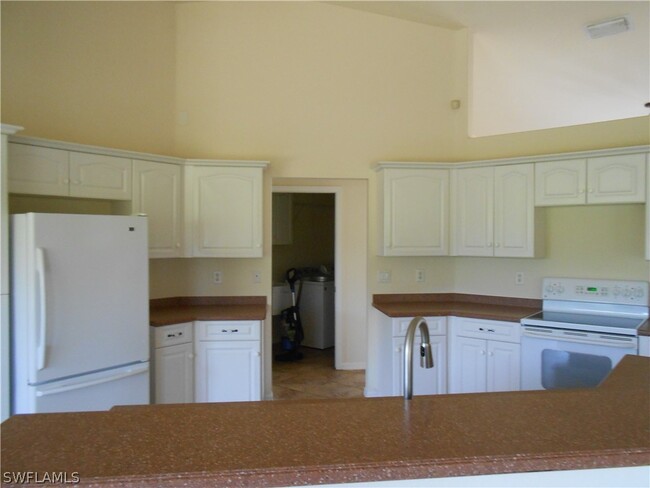 Building Photo - 313 Lancelot Ave