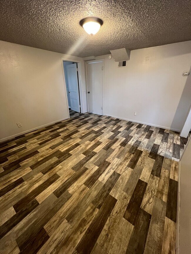 Foto del edificio - 405 E Watertown St