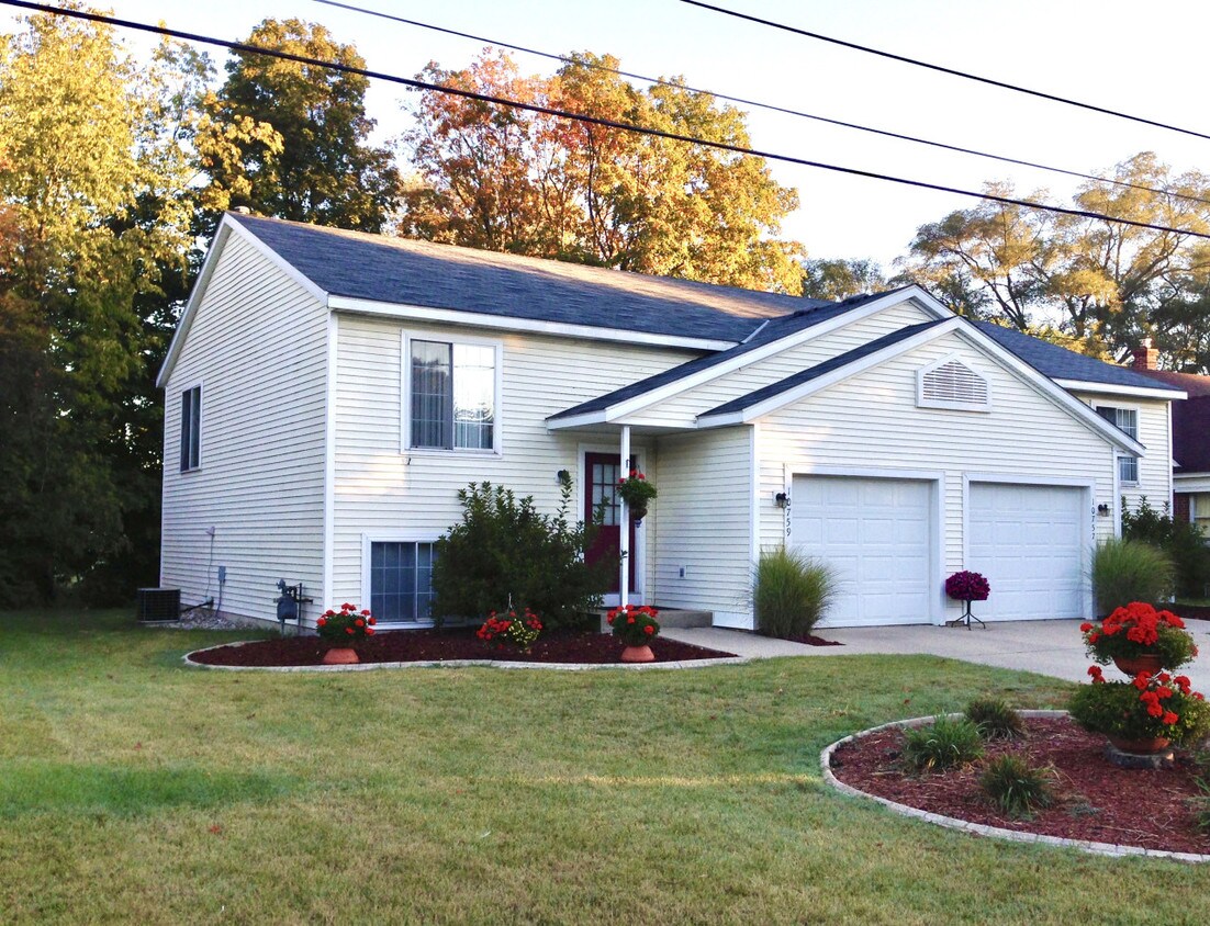 Primary Photo - 10757/10759 Chicago Drive