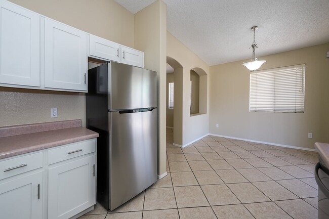 Building Photo - 1656 W Wood Crest Ct