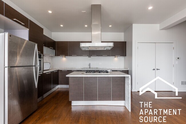 Foto del edificio - 2503 W Fullerton Ave