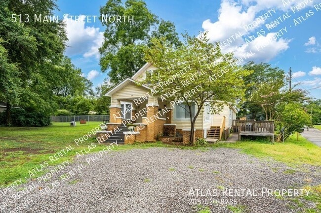 Building Photo - 513 Main St N