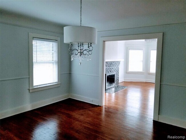 Foto del edificio - 548 Harmon St