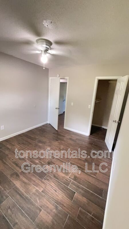 Foto del edificio - 105 Chuckwood Dr