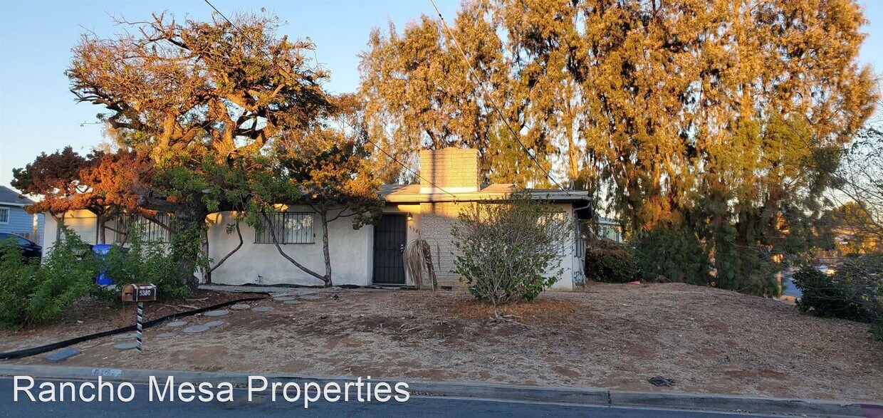 Foto principal - 3 br, 2 bath House - 5380 Hilltop Dr.