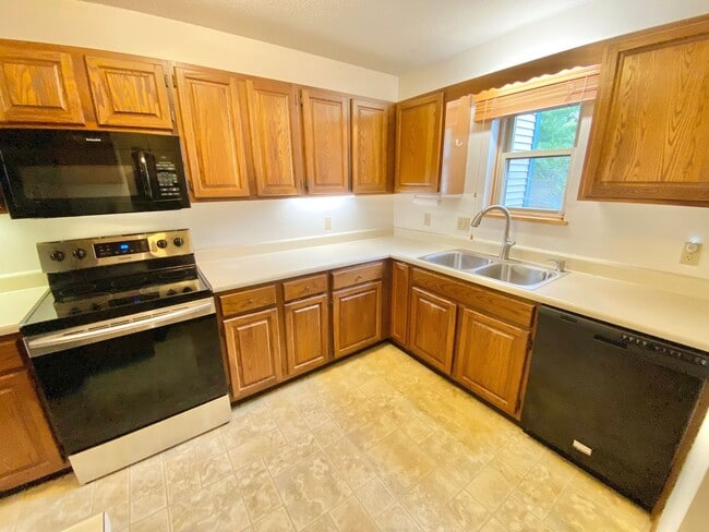 Building Photo - 2 Bedroom Condo in Williston VT Available ...