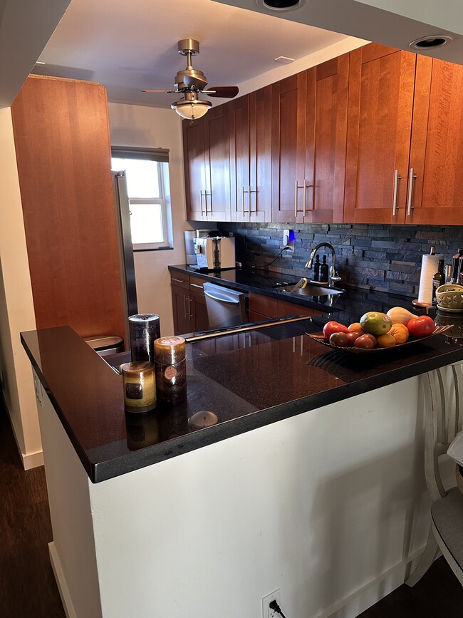 Foto del edificio - 1400 NE 57th St