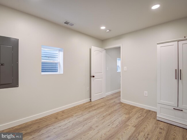 Foto del edificio - 4502 Jay St NE
