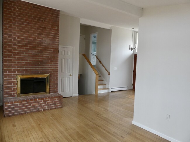 Building Photo - 41 Briarwood Dr