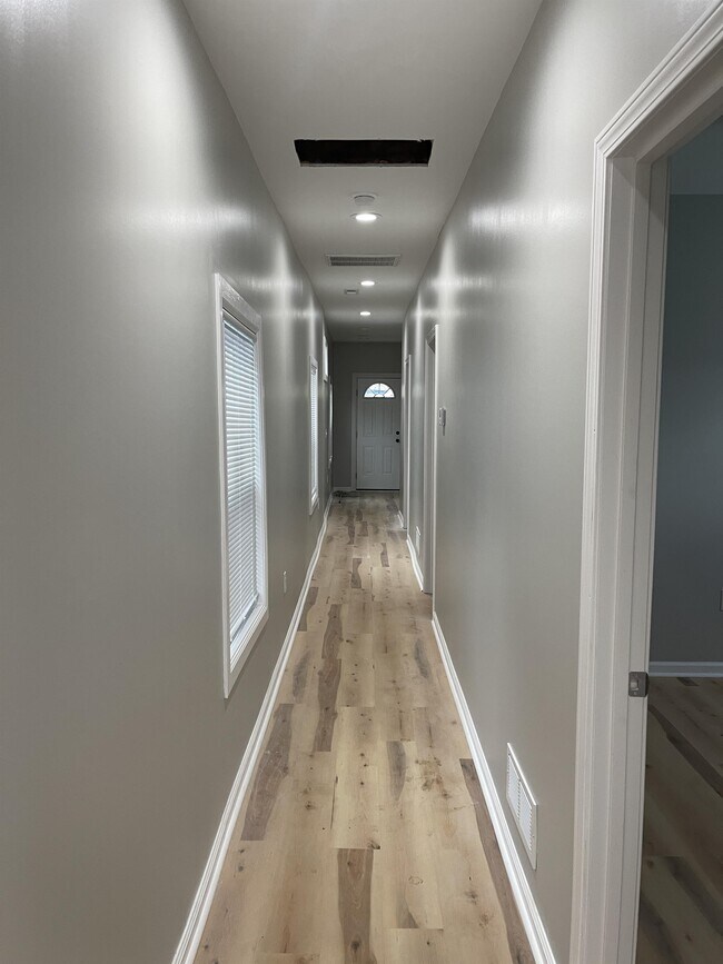 Foto del edificio - 528 Bright Ave