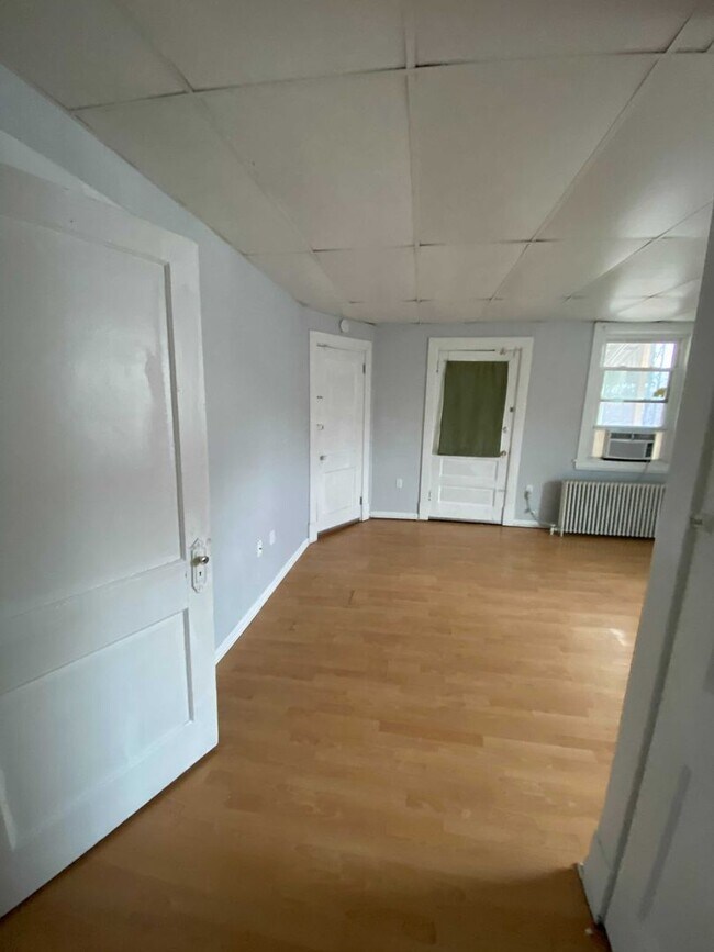 Building Photo - Awesome building in a super convenient neighborhood!