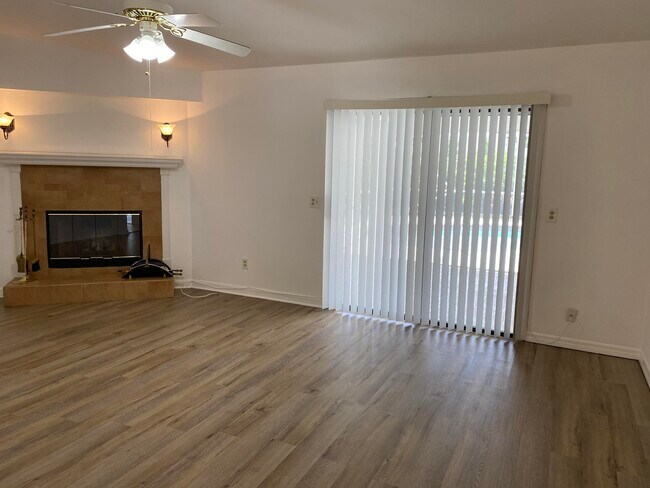 Foto del edificio - 1880 SW Bradway Ln