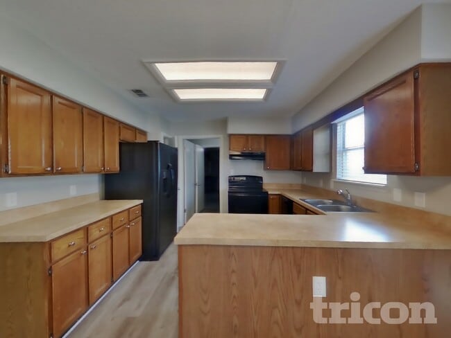 Foto del edificio - 6747 Long Meadow Cir S