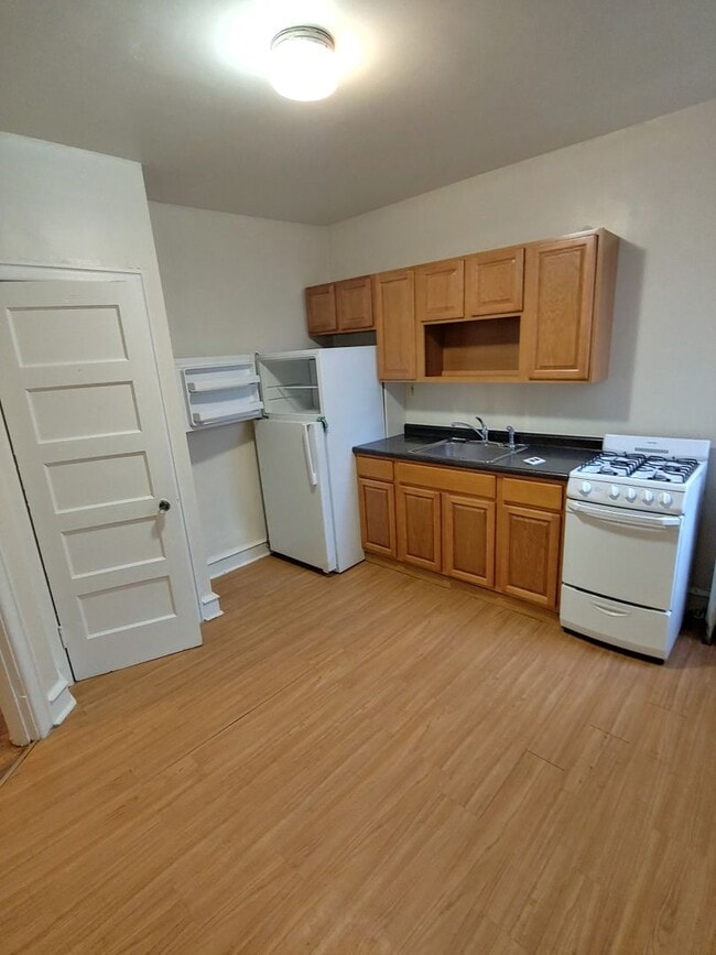 Photo - 5903 N Mascher St Apartment