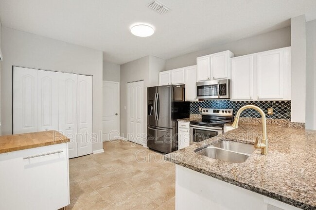 Building Photo - 425 Servia Dr