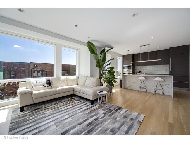 Foto del edificio - 2633 N Hermitage Ave