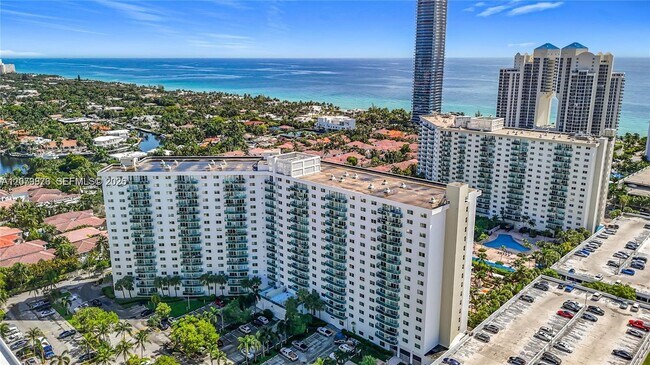 Foto del edificio - 19380 Collins Ave