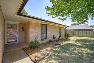 Building Photo - 630 S Heights Dr