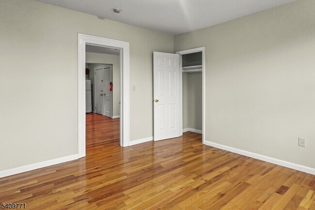 Building Photo - 117 Parkview Terrace