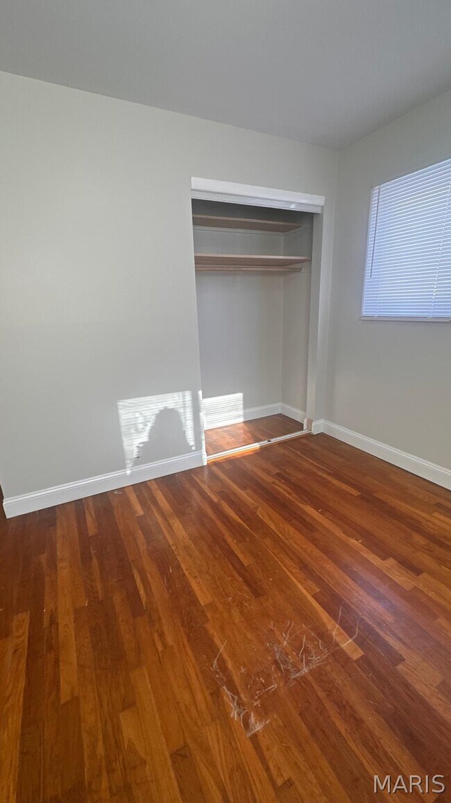 Foto del edificio - 3437 Elmhurst Dr