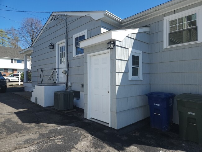 Building Photo - 535 Merritt St